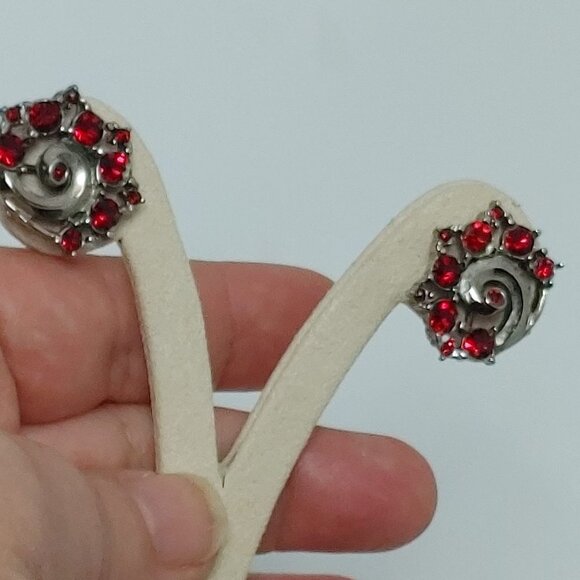 ⭐️5/$25 Vintage silver tone Royal Crest Screw Back Earrings Red Rhinestones Boho - Picture 4 of 10